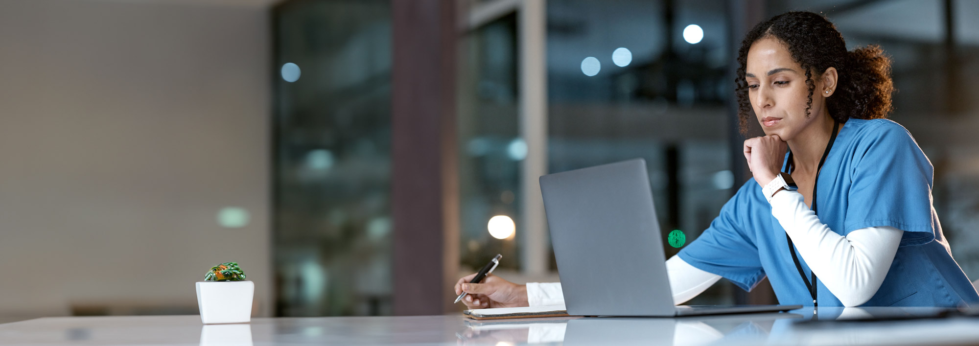 Witamy na platformie edukacyjnej dla profesjonalistów związanych ze stomatologią.